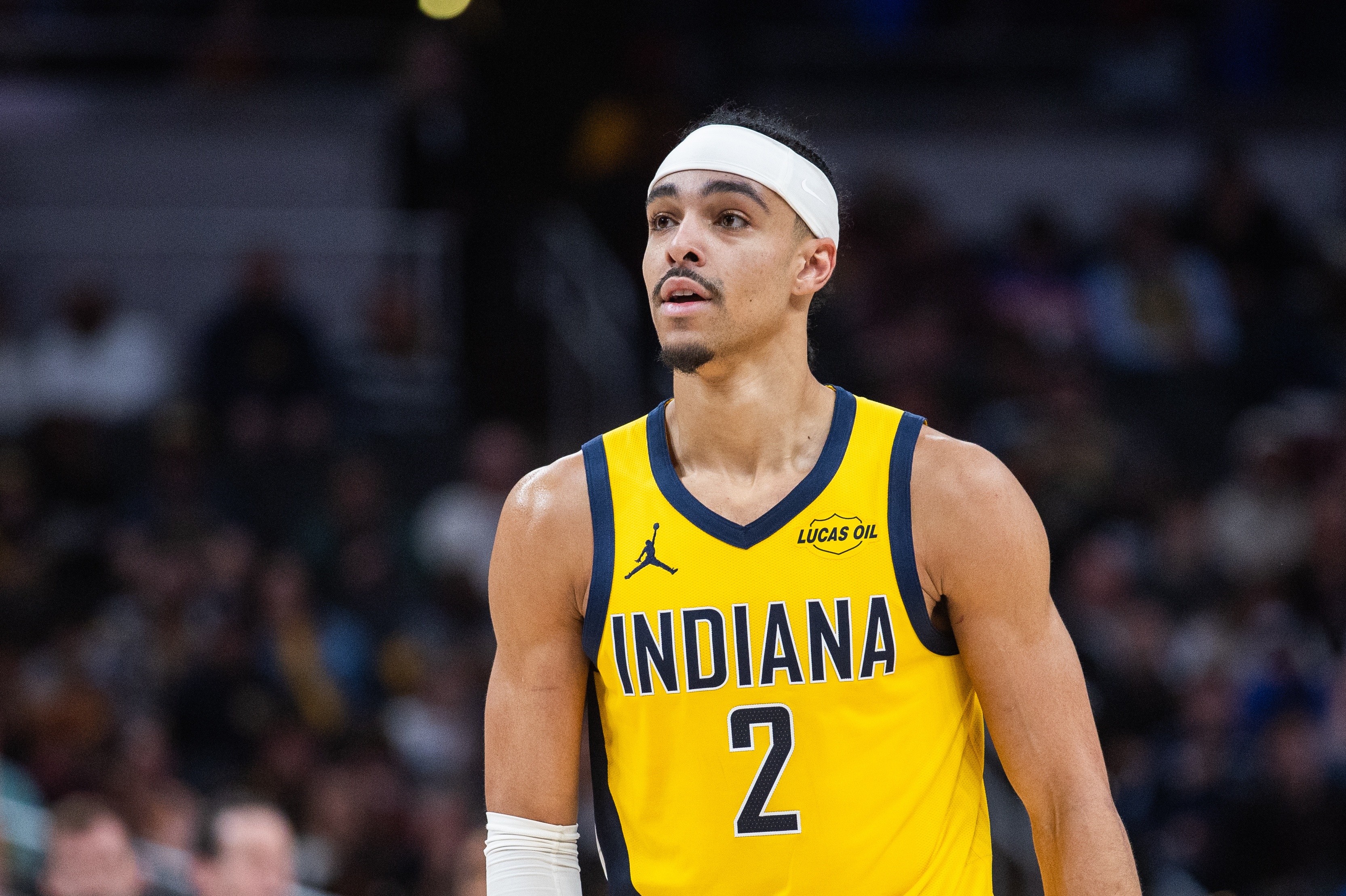 差点晃倒！内姆哈德撤步晃出普理查德两米远命中三分球